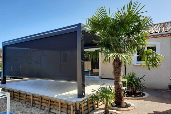 Pergola avec store vertical anthracite